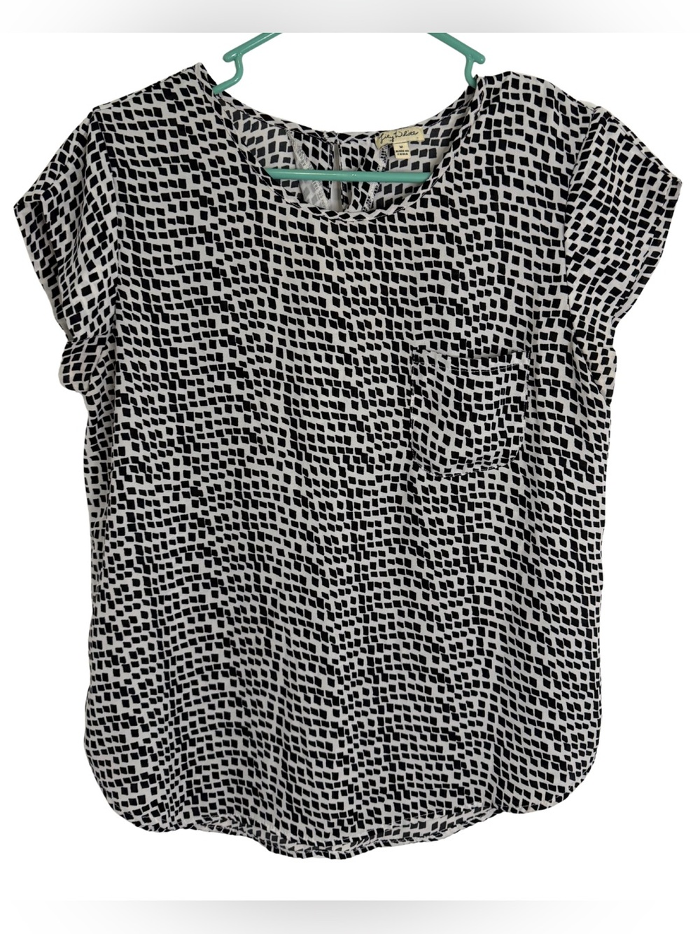 3/$20 Lily White Black & White Geometric Short Cap Sleeve Blouse Size Medium